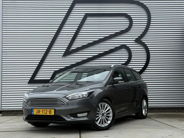 Ford Focus Wagon 1.0 Titanium 2e Eigenaar|Navi|Clima|Cruise|PDC V+A|Trekhaak|N.A.P|Nieuwe APK bij Af...
