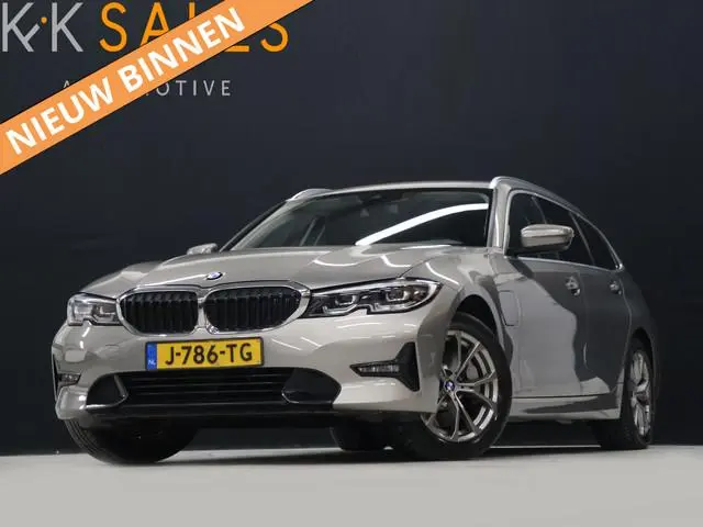 BMW 3-serie Touring 330e eDrive M Sport [CAMERA, APPLE CARPLAY, ANDROID, TREKHAAK, CRUISE, STOELVERW...