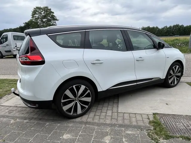 Renault Grand Scénic 1.3 TCe Limited 140PK / Trekhaak / Parkeerhulp V+A / Navigatie / Climate /