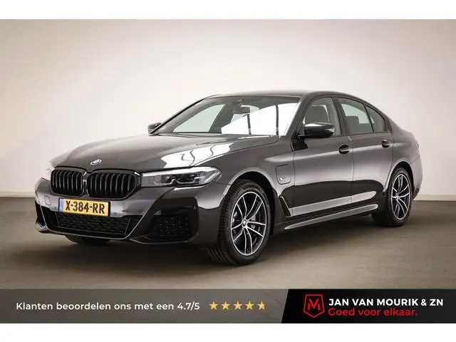 BMW 5-serie 530e xDrive M-Sport | SOH 90% | STUURVERWARMING | DAB | APPLE | CAMERA | TREKHAAK