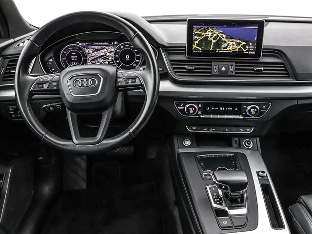 Audi Q5 55 TFSIe 367pk S-tronic Quattro Competition · Panoramadak · S-line · Elek. Trekhaak · Luchtv...