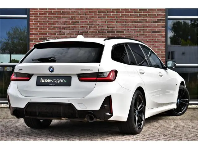 BMW 3-serie Touring 320e xDrive M-Sport Pro Pano ACC Trekh El-zetels H/K 19inch
