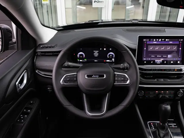 Jeep Compass 1.5T e-Hybrid S | Lederen bekleding met memory | Stoel verkoeling | ACC | LED |