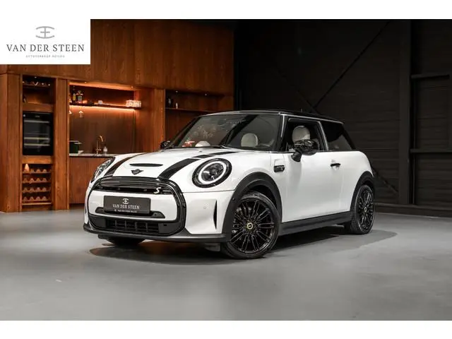 MINI Electric MINI Yours 33 kWh SOH93% | Schuifdak | Adapt. cruise | Sportstoelen | NL Auto