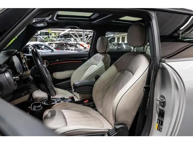 MINI Electric MINI Yours 33 kWh SOH93% | Schuifdak | Adapt. cruise | Sportstoelen | NL Auto