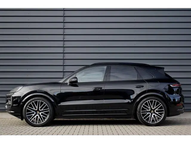 Porsche Cayenne 3.0 E-Hybrid SportDesign | Panorama | 22'' Wielen | Trekhaak | Sfeerverlichting | Lu...