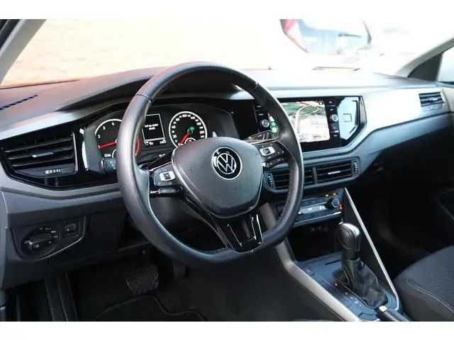 Volkswagen Polo 1.0 TSI Comfortline Automaat + STOELVERWARMING / TREKHAAK / APPLE CARPLAY