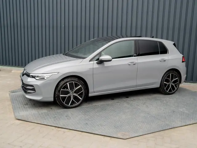 Volkswagen Golf 1.5 eTSI 50 Edition | Panodak | Trekhaak wegkl. | Stoelgeheugen | Side Assist | Head...