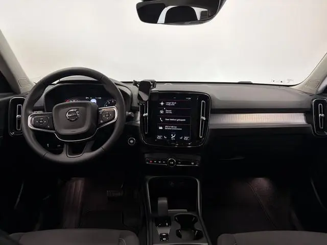 Volvo XC40 T2 130pk AUT8 Momentum BNS Adapt. Cruise/ Apple CarPlay/ Camera/ Stoel en Stuur verw.