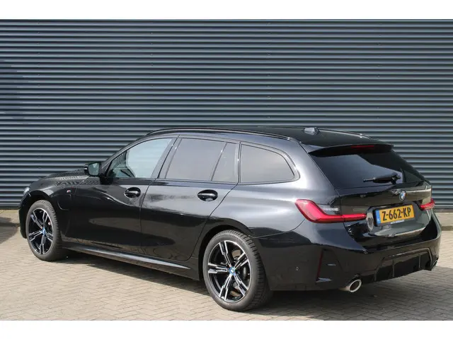 BMW 3-serie Touring 330e M-Sport Laser Leer-Vernasca Harman-Kardon Elekt.-Trekhaak Adaptive-Cruise