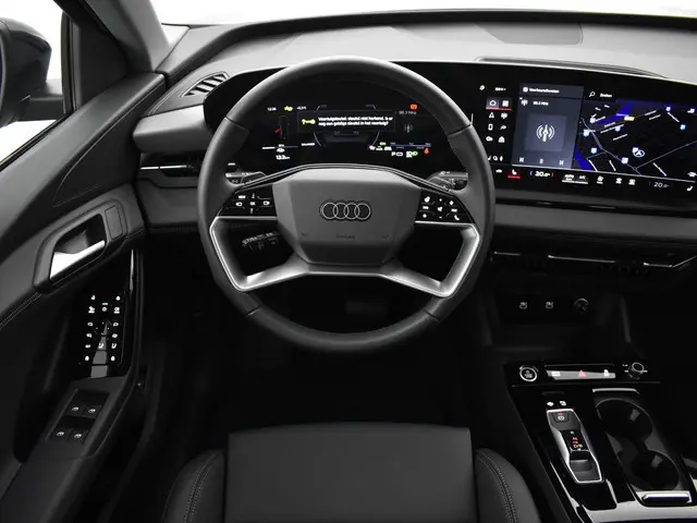 Audi Q6 e-tron Launch edition quattro 100Kwh 388 PK · Panorama dak · Assistentiepakket Veiligheid ·...