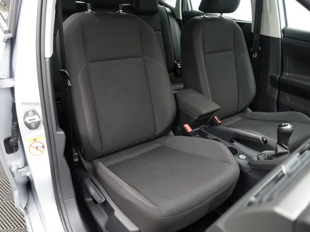 Volkswagen Polo 1.0 MPI Highline- Park Assist, Front Assist, Led, Cruise Control, Clima, Sport Pakke...
