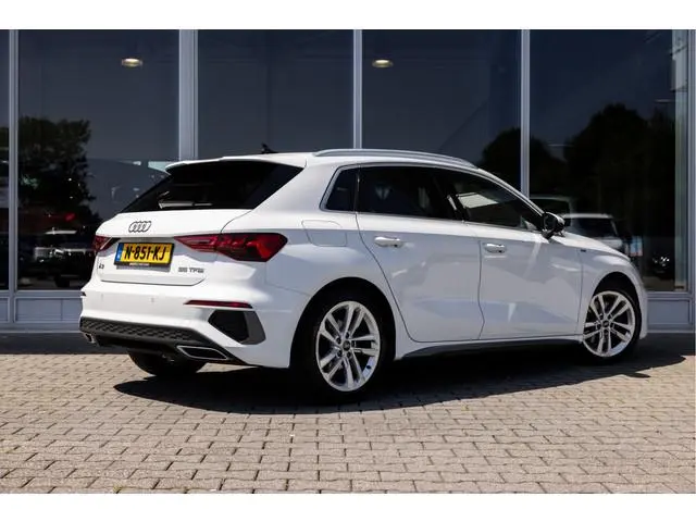 Audi A3 Sportback 35 TFSI S Line | Carplay | Stoelver. | Parkeersens. |