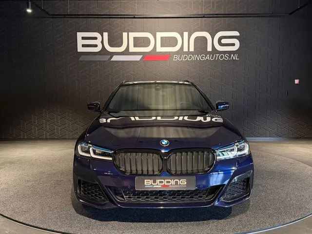 BMW 5-serie Touring 520i Business Ed | M-sport | Trekhaak | Tansanitblau