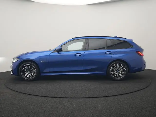 BMW 3-serie Touring 330e xDrive M Sport PHEV 293pk Dealer O.H | Panodak | Head Up | Camera | Laser L...