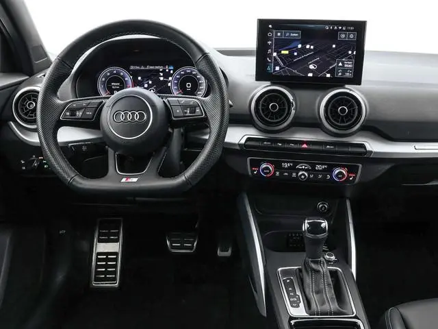 Audi Q2 35 TFSI 150pk S-tronic S Edition · Camera · Apple/Android Car Play · Navigatie · Stoelverwar...