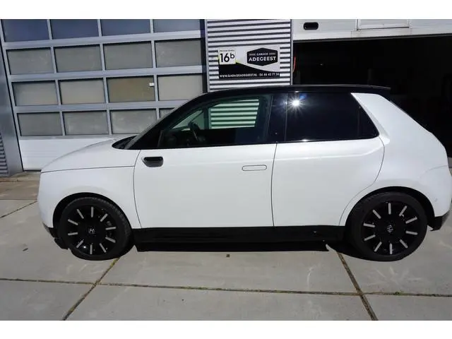 Honda e Advance 17" |Navi|Carplay|PDC V+A|Dodehoek|360 Camera|DAB|Pano|Stuur, stoel en voorruitverwa...