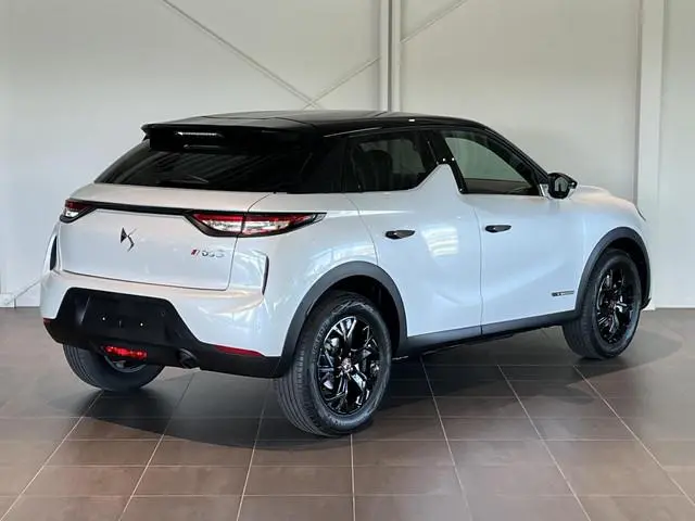 DS 3 Crossback Performance Line | 17¨ Velgen | Keyless Entry | Navigatie | Camera achter | Sensoren...