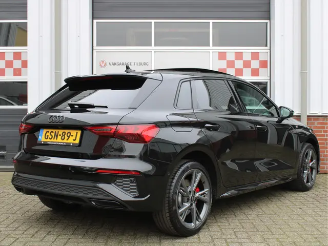 Audi A3 Sportback 45 TFSIe 245PK S-Edition Competition /Keyless/Panoramadak/Audi Sound/Elek. achterk...