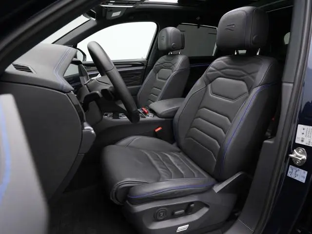 Volkswagen Touareg 3.0 TSi eHybrid 408 pk 4MOTION R | Panoramadak | Trekhaak | Nachtzicht | Puglia l...
