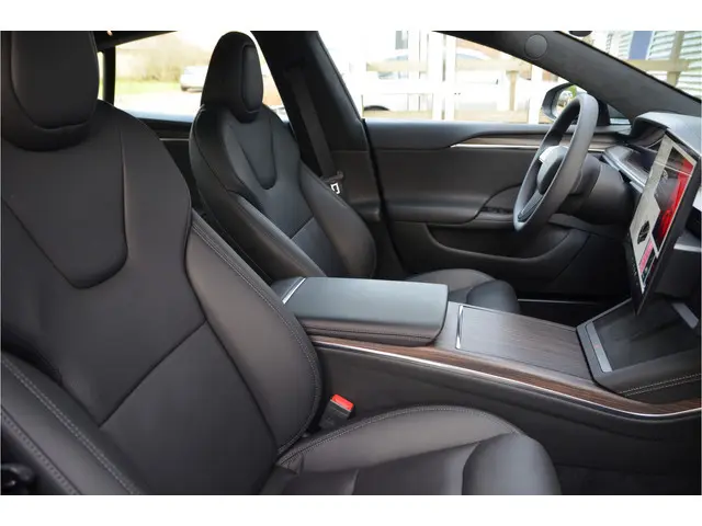 Tesla Model S Long Range Enhanced AutoPilot4.0 Ryzen (twv 3.800,-), 21" Arachnid breedte set