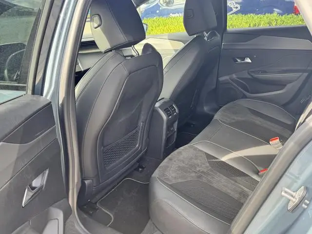Peugeot e-308