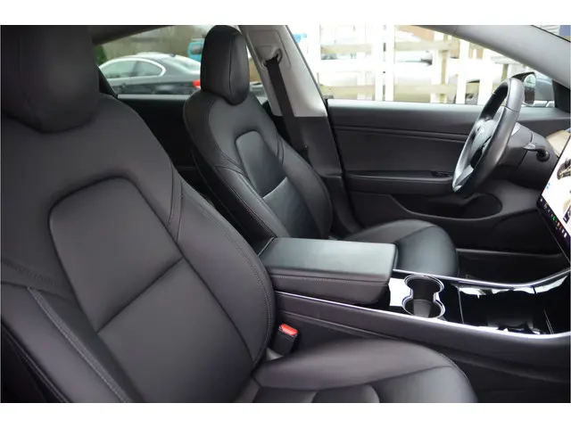 Tesla Model 3 Performance AWD 75 kWh Enhanced AutoPilot3.0 (twv 3.800,-), extra scherm achterin