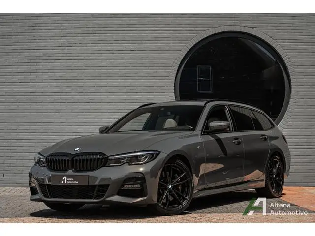 BMW 3-serie Touring 330i xDrive High Executive M-Sport, trekhaak, panoramadak, head-up, laser, comfo...