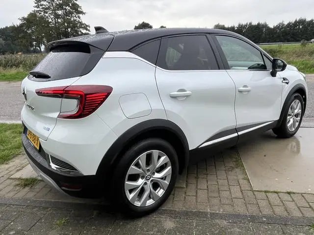 Renault Captur 1.6 E-Tech Plug-in Hybrid 160PK Intens / Camera / Parkeerhulp V+A / Climate / LMV /