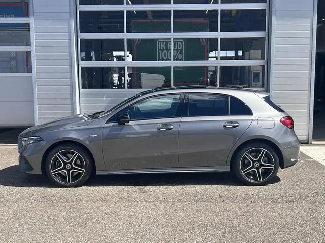 Mercedes-Benz A-Klasse 250 e Business Solution AMG | Panorama - Schuifdak | Multibeam Led | Apple Ca...