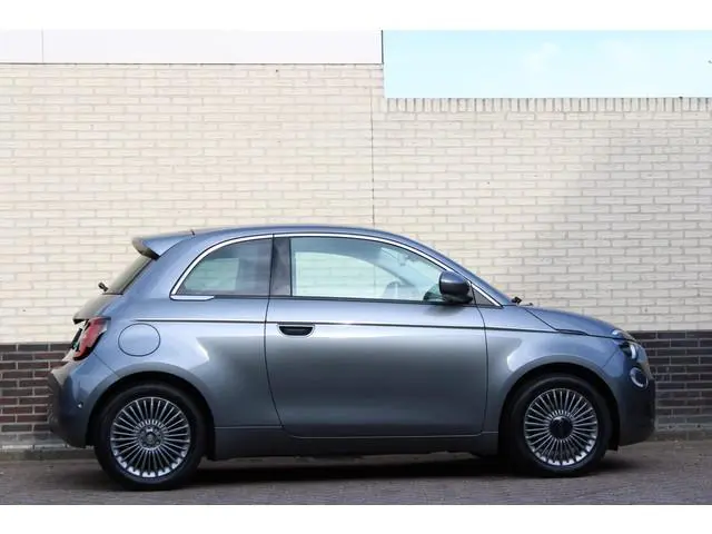 Fiat 500e Icon 42 kWh | Camera | BLIS | Stoelverwarming | Carplay