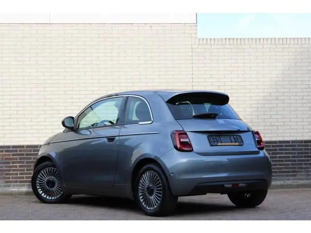 Fiat 500e Icon 42 kWh | Camera | BLIS | Stoelverwarming | Carplay