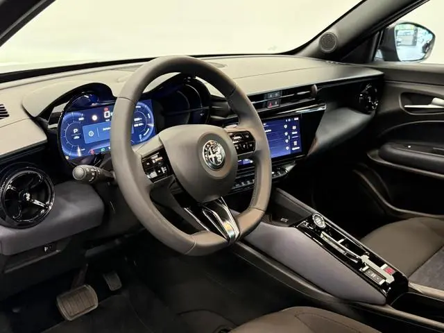 Alfa Romeo Junior Elettrica Automaat 156PK Adaptieve Cruise Control LMV 18 inch Full Led Matrix Park...