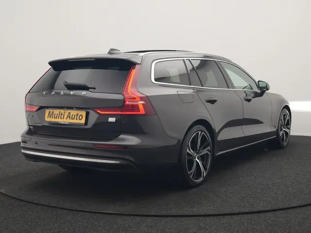 Volvo V60 T6 AWD Plus Bright LONG RANGE PHEV 350pk Dealer O.H. | Panodak | Camera | Harman / Kardon...