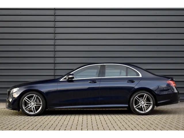 Mercedes-Benz E-klasse 220 d AMG Line | Achteruitrijcamera | Sfeerverlichting | 19'' Wielen | Stoelv...