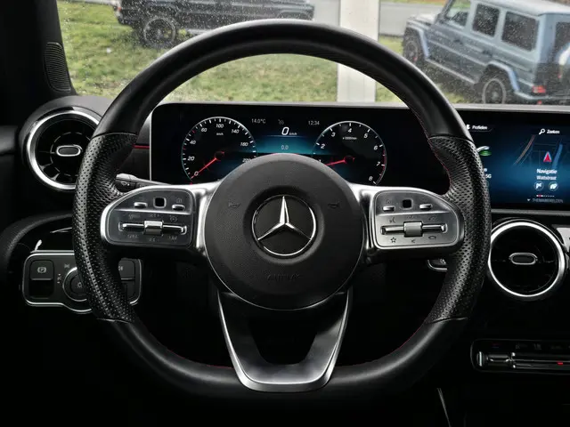 Mercedes-Benz A-klasse 160 Business Solution AMG |CAMERA|CRUISE|DEALER ONDERH.|ORIG. NL|NAP| 17442 /...