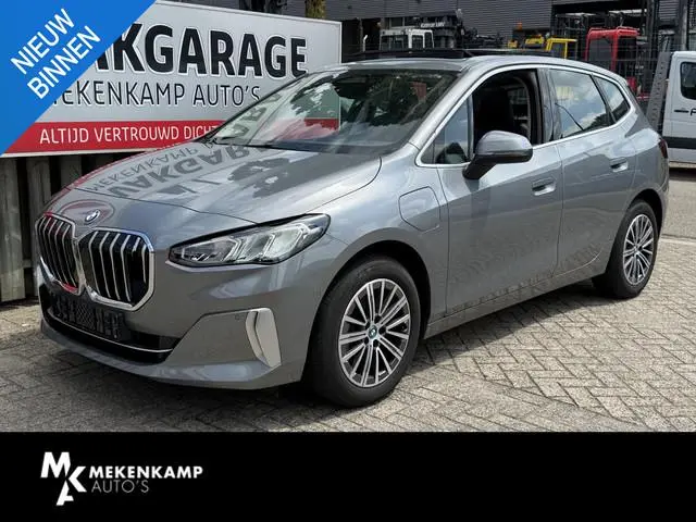 BMW 2-serie Active Tourer 225e xDrive Luxury Line 17"/Leder + memory/Panoramadak/Camera/Apple Carpla...