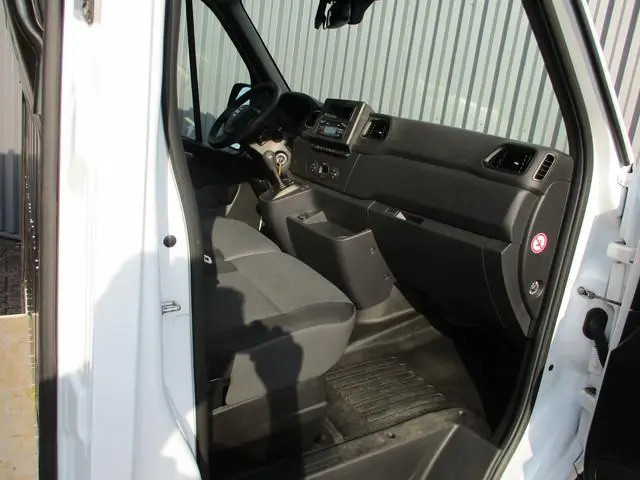 Nissan NV400