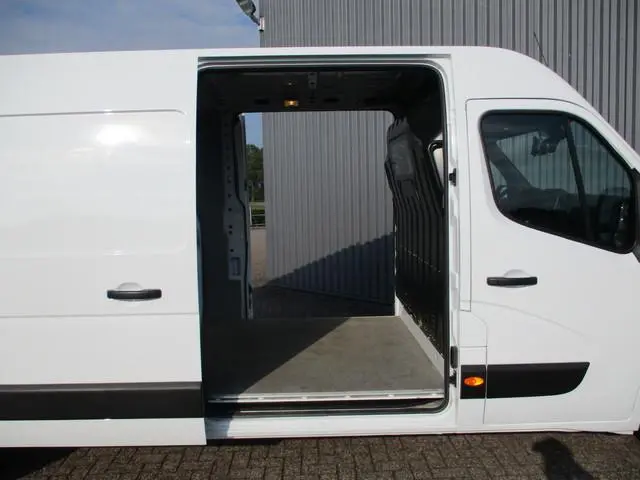 Nissan NV400