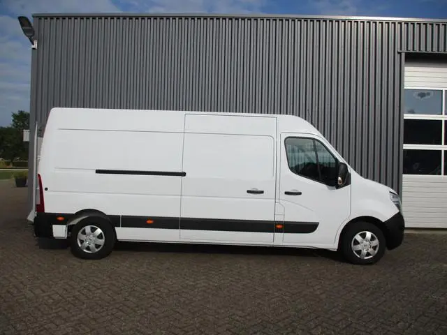 Nissan NV400