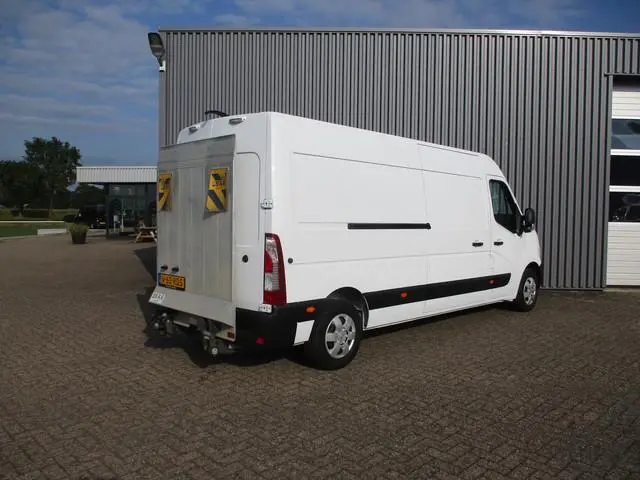 Nissan NV400