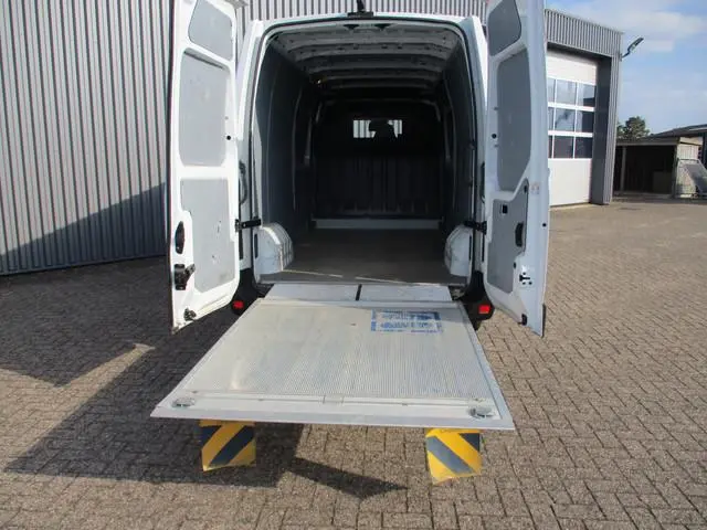 Nissan NV400