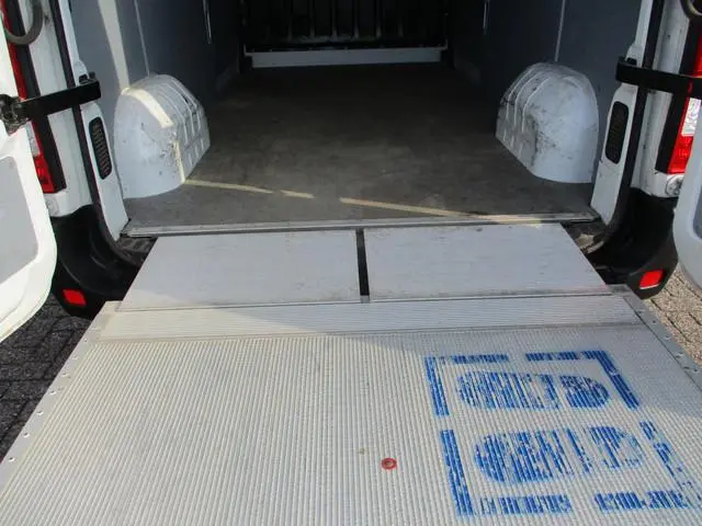 Nissan NV400
