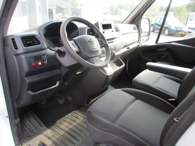 Nissan NV400