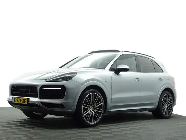 Porsche Cayenne 3.0 E-Hybrid Sport Design- Sport Chrono, Soft Close, Head Up, Alcantara Afwerking, P...
