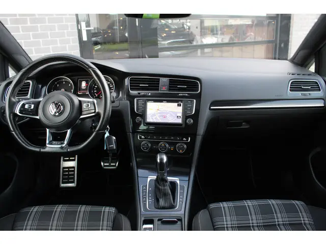 Volkswagen Golf 2.0 TDI GTD / Panoramadak / Led / Stoelverwarming
