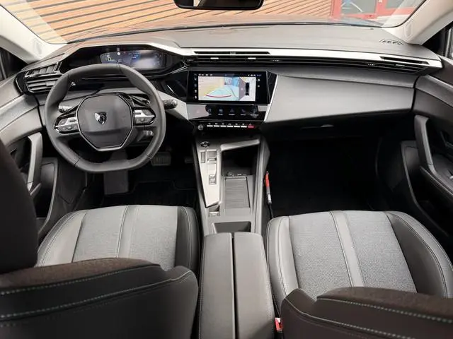 Peugeot e-408 Allure 58 kWh