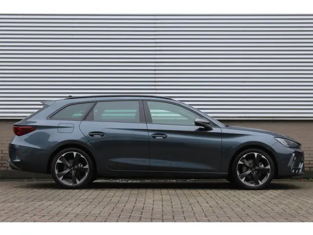 CUPRA Leon Sportstourer 1.5 TSI e-Hybrid Business | Virtual Cockpit | Driver.pack | Led | App Connec...