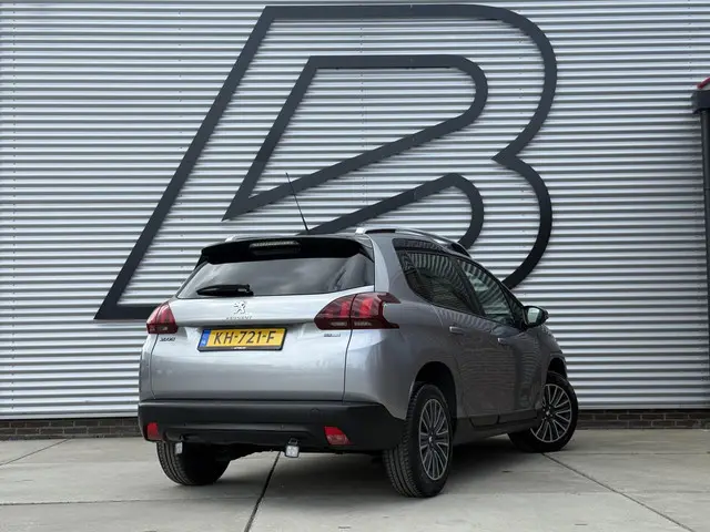 Peugeot 2008 1.2 PureTech Blue Lion 2e Eigenaar|Navi|Pano|D-riem vv in 2025|Airco|Cruise|PDC|N.A.P|A...