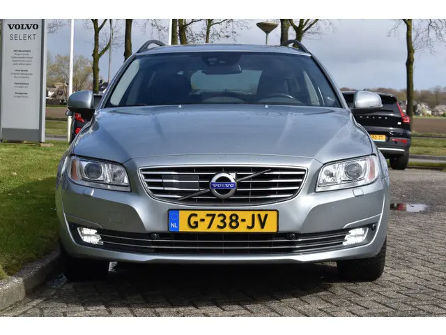 Volvo V70 T4 190PK Automaat Classic Edition | Trekhaak | Adaptive Cruise | LED | Standkachel | Nw. D...
